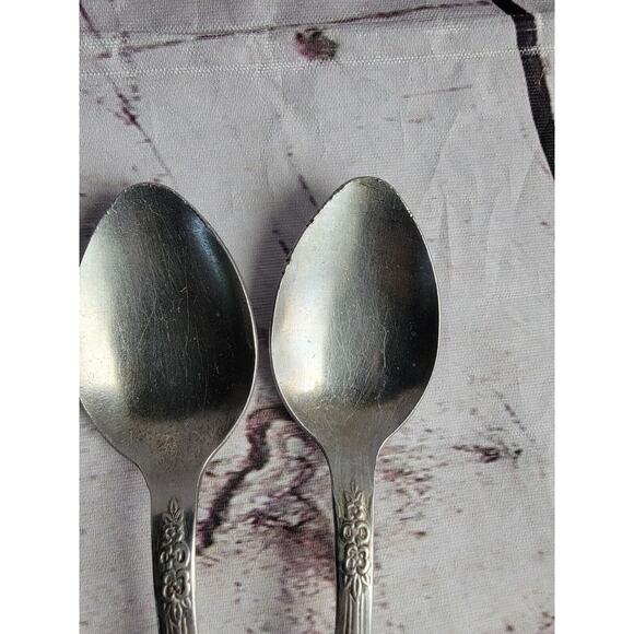Rogers stainless floral flatware silverware set of 8 spoons 2 sizes - Picture 4 of 8